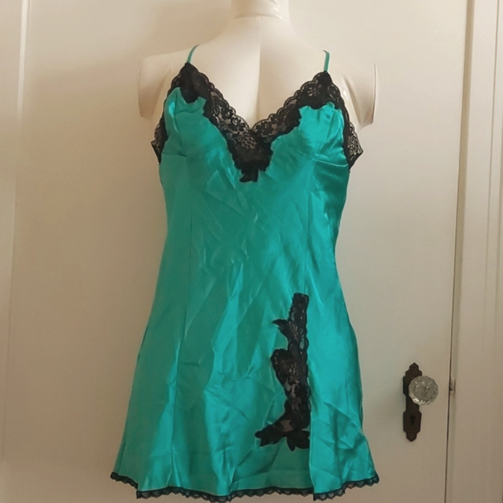 NWOT Vintage Victoria Secret Slip Green Lace Satin Nightgown Lingerie